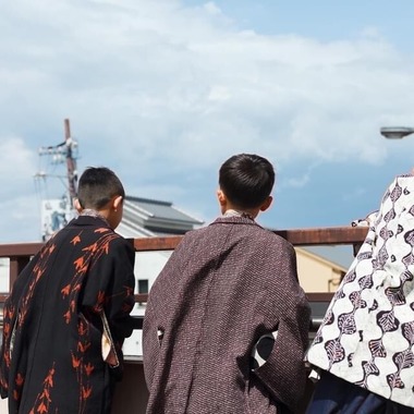 中井企画が出張撮影した「ハーフ成人式」の家族写真