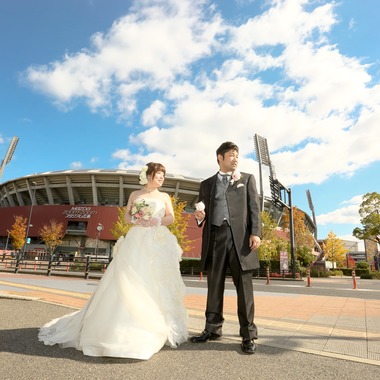 KIKIウェディングが撮影した「カープ大好き」のウェディングフォト