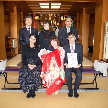 岩坪眞一郎が出張撮影した「初宮参り」の家族写真