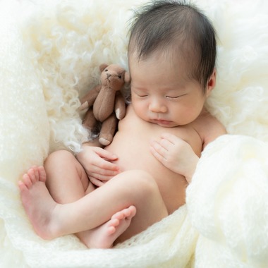 結×繋photoが撮影した「ニューボーンフォト」の写真