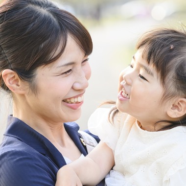 photoYoshitakeが出張撮影した「公園にて」の家族写真