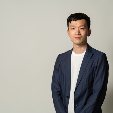 曽川拓哉が撮影した「バックペーパーを使ったビジネスポートレート」の写真