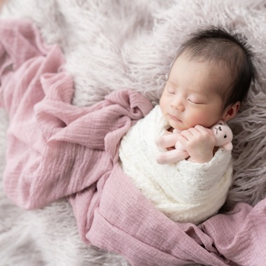 結×繋photoが撮影した「ニューボーンフォト」の写真