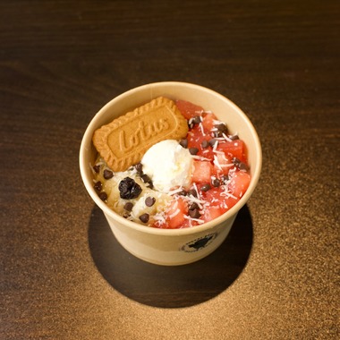 小野和也が撮影した「HACCHI HONEY アサイーボウル」の写真