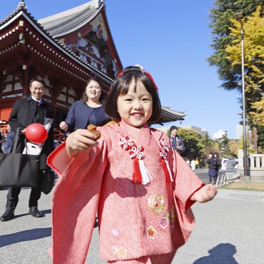 村田わかな広告写真が出張撮影した「まりえちゃん七五三」の家族写真