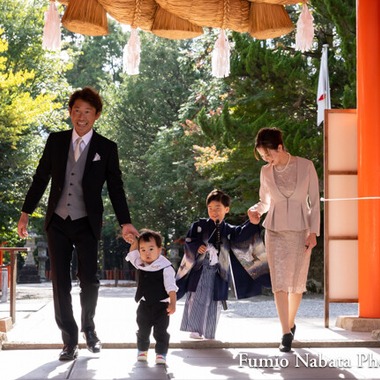 名畑文巨写真事務所が出張撮影した「出張撮影七五三・お宮詣り」の家族写真