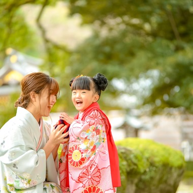 photograph K STYLEが出張撮影した「仲良し兄妹の七五三」の家族写真