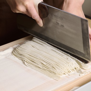 植田 友樹が撮影した「手打ち蕎麦の調理風景」の写真