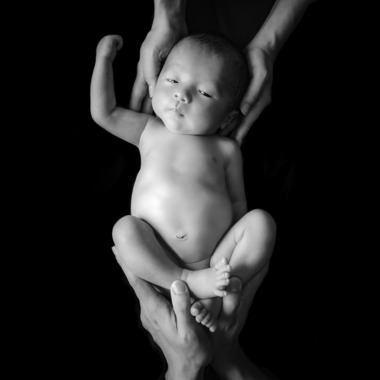 PHOTO 104が出張撮影した「ニューボーンフォト」の家族写真