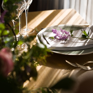 教会の古い椅子が撮影した「ウェディングフォト」のウェディングフォト