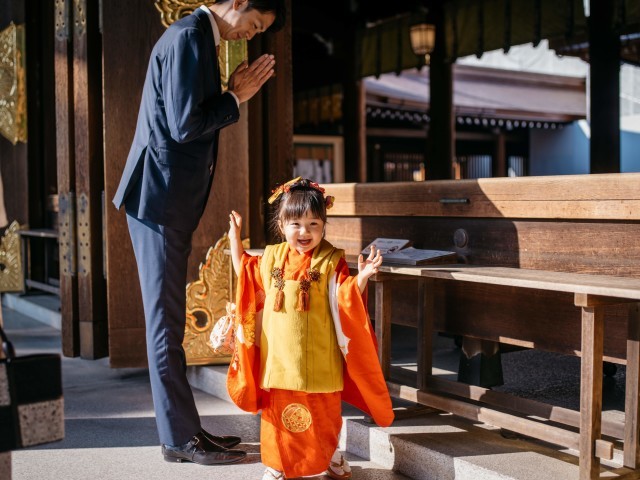 YURI UEMURAが神社で撮影した七五三のロケーション写真(エミリィ)