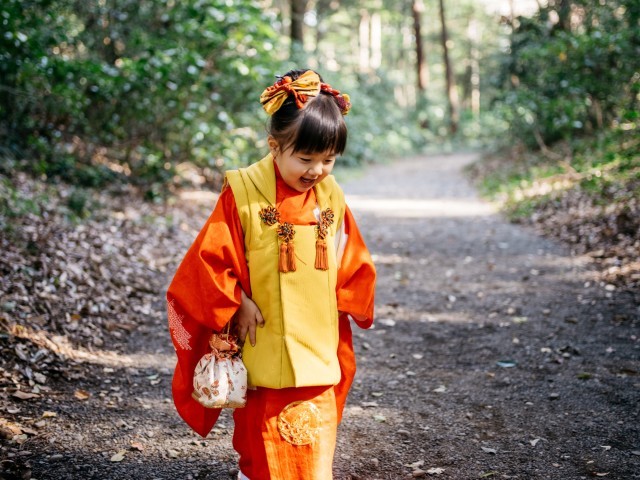 YURI UEMURAが神社で撮影した七五三のロケーション写真(エミリィ)