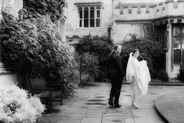 flower shop girl and her groom — Photo by trickster photography