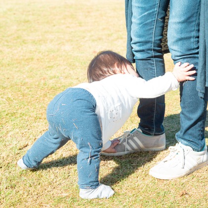 ゆのみふぉとが出張撮影した「芝生での一コマ」の家族写真