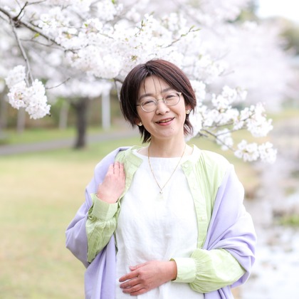 なかがわさとみが出張撮影した「桜と親子で記念撮影」の家族写真