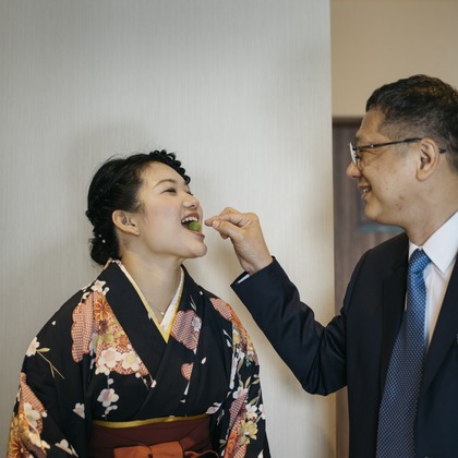 植村由理が出張撮影した「卒業式 at 早稲田大学、オークウッドプレミア東京」の家族写真