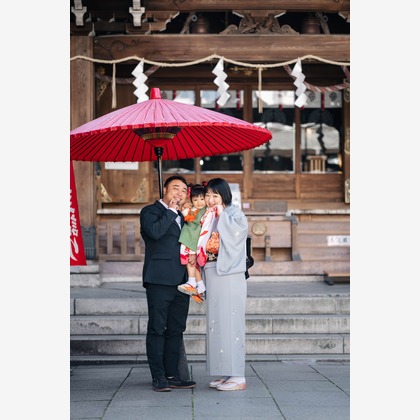 鈴木香那枝が出張撮影した「下谷神社での七五三撮影」の家族写真
