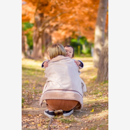 AXiS Photo Servise 藤井靖史が出張撮影したフラッシュ撮影, シャツ, ビーチの人々などが写った「一般出張撮影」の家族写真