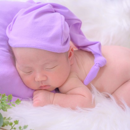 この写真は、出張撮影(家族写真(キッズ,ベビーフォト))のアルバム「ニューボーンフォト」にある写真の1枚で、家族写真(キッズ,ベビーフォト)などが写っています。<br>「ニューボーンフォト」では他にも:albumPhotoCount枚の家族写真を見ることができます。撮影者はまんまるフォトです。カメラマンのプロフィールページで、家族写真(キッズ,ベビーフォト)撮影の口コミやおすすめコメントを見ることができます。