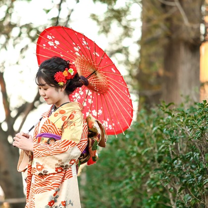 この写真は、出張撮影(家族写真(キッズ,ベビーフォト))のアルバム「成人式前撮り・後撮り」にある写真の1枚で、家族写真(キッズ,ベビーフォト)などが写っています。<br>「成人式前撮り・後撮り」では他にも:albumPhotoCount枚の家族写真を見ることができます。撮影者はゾクです。カメラマンのプロフィールページで、家族写真(キッズ,ベビーフォト)撮影の口コミやおすすめコメントを見ることができます。