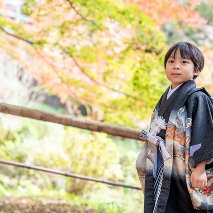 この写真は、出張撮影(家族写真(キッズ,ベビーフォト))のアルバム「七五三出張撮影」にある写真の1枚で、家族写真(キッズ,ベビーフォト)などが写っています。<br>「七五三出張撮影」では他にも:albumPhotoCount枚の家族写真を見ることができます。撮影者は出張カメラマンのY's Officeです。カメラマンのプロフィールページで、家族写真(キッズ,ベビーフォト)撮影の口コミやおすすめコメントを見ることができます。