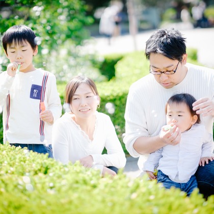 アトリエ　エピカ/清水　一哉が出張撮影した植物, 感情, レクリエーションなどが写った「桜フォト」の家族写真