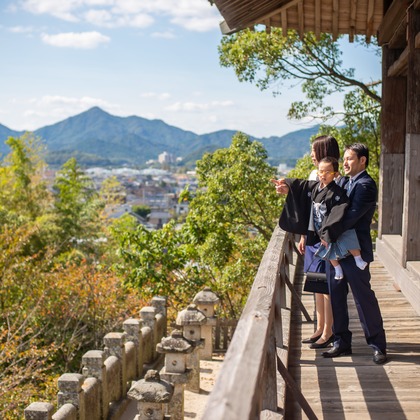 竹部 祐樹が出張撮影した防府天満宮, 足首, 人間の足などが写った「七五三＠防府天満宮」の家族写真