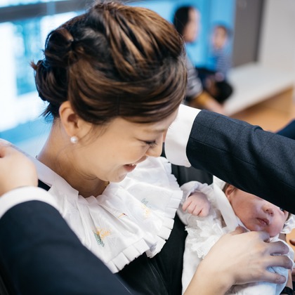 植村由理が出張撮影した肉食動物, 誕生, イヌ科などが写った「お宮参り　＠水天宮」の家族写真