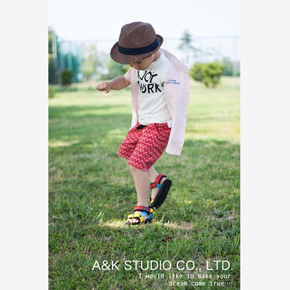 A&K STUDIO CO.,LTD.（上野 晃嗣）が出張撮影したロングボード, 哺乳類, 犬種などが写った「公園フォト@愛媛県松山市」の家族写真