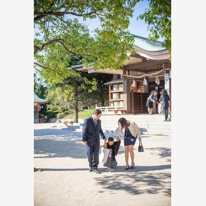 竹部 祐樹が出張撮影した防府天満宮, 足首, 人間の足などが写った「七五三＠防府天満宮」の家族写真