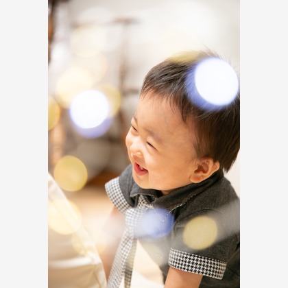 とりる写真室が出張撮影した赤ちゃん・幼児服, 分かち合う, フラッシュ撮影などが写った「家族写真」の家族写真