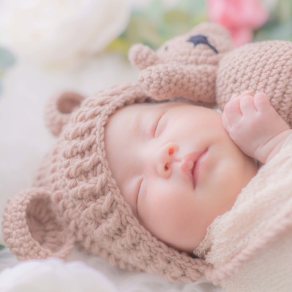 まんまるフォトが出張撮影した「ニューボーンフォト」の家族写真