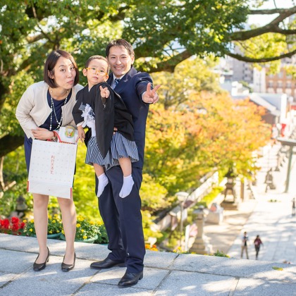 竹部 祐樹が出張撮影した防府天満宮, 足首, 人間の足などが写った「七五三＠防府天満宮」の家族写真