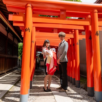 ～laftam～photo ラフタムが出張撮影したお宮参り, 肌, 鳥居などが写った「お宮参り撮影　大阪天満宮」の家族写真