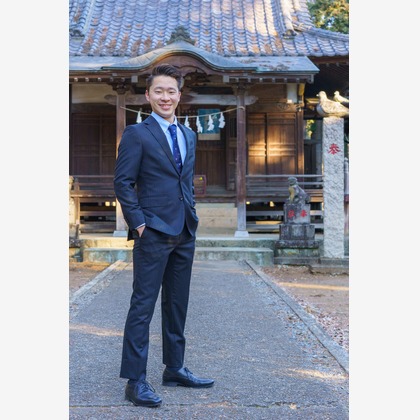 スタジオαが出張撮影した植物, スリーブ, 上着が写った成人式撮影の写真