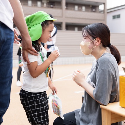 T.Matsumuraが出張撮影した甘いひよこ, 鍛冶池キャンプ場, ローラースポーツなどが写った「運動会（保育園）」の家族写真