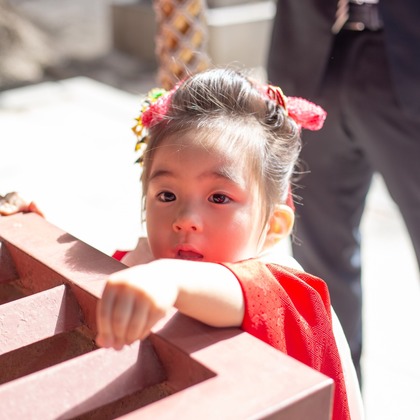 中井企画が出張撮影した襟, シャツ, ジェスチャーなどが写った「七五三(大阪市)」の家族写真