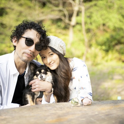 この写真は、出張撮影(家族写真(キッズ,ベビーフォト))のアルバム「出張orスタジオでもハートフル＆アーティスティックなファミリー撮影」にある写真の1枚で、家族写真(キッズ,ベビーフォト)などが写っています。<br>「出張orスタジオでもハートフル＆アーティスティックなファミリー撮影」では他にも:albumPhotoCount枚の家族写真を見ることができます。撮影者はPhoto Graphico 株式会社 PGクリエイトです。カメラマンのプロフィールページで、家族写真(キッズ,ベビーフォト)撮影の口コミやおすすめコメントを見ることができます。