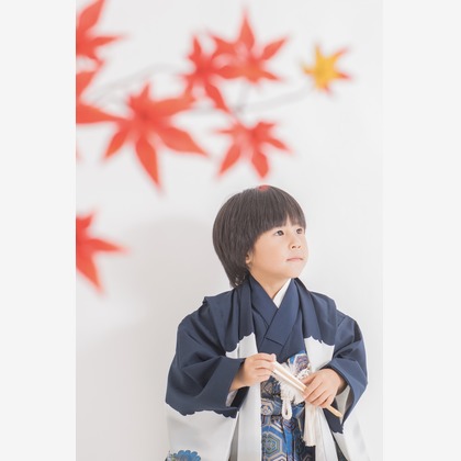 写真館PhotoLが出張撮影した自然の中の人々, 黄, 子どもが写ったエンゲージメントフォトの写真