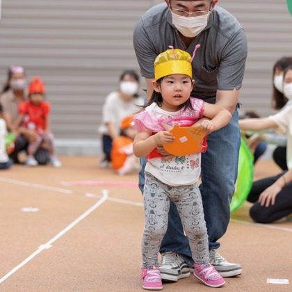 T.Matsumuraが出張撮影した甘いひよこ, 鍛冶池キャンプ場, ローラースポーツなどが写った「運動会（保育園）」の家族写真