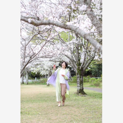 なかがわさとみが出張撮影した「桜と親子で記念撮影」の家族写真