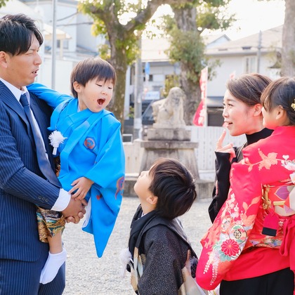 高夏写真店が出張撮影した「七五三の撮影」の家族写真