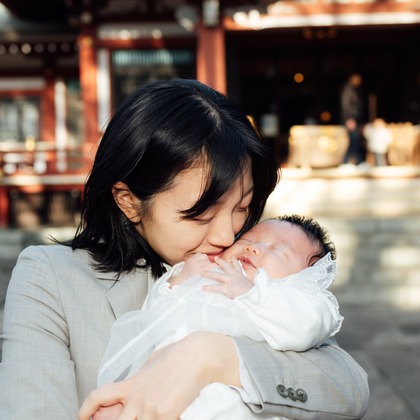出張撮影くろさわが出張撮影したショール, 唯一, 裸足などが写った「お宮参り」の家族写真