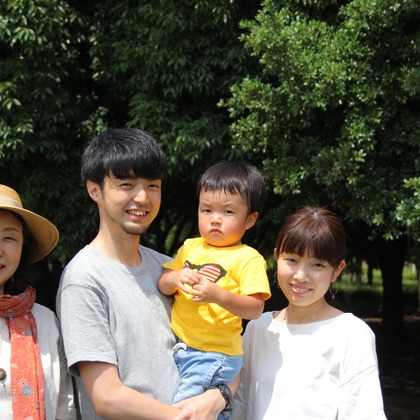 この写真は、出張撮影(家族写真(キッズ,ベビーフォト))のアルバム「家族写真」にある写真の1枚で、家族写真(キッズ,ベビーフォト)などが写っています。<br>「家族写真」では他にも:albumPhotoCount枚の家族写真を見ることができます。撮影者は渡邉博海です。カメラマンのプロフィールページで、家族写真(キッズ,ベビーフォト)撮影の口コミやおすすめコメントを見ることができます。