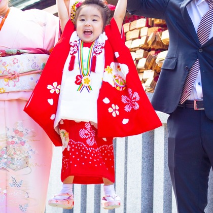 中井企画が出張撮影した襟, シャツ, ジェスチャーなどが写った「七五三(大阪市)」の家族写真