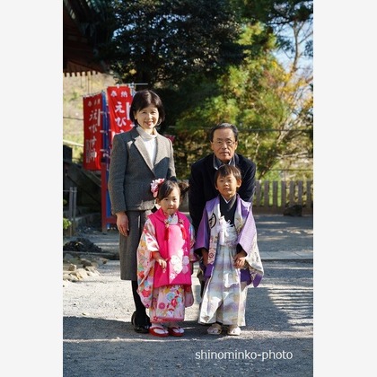 しのみんこフォトが出張撮影した家族写真(キッズ,ベビーフォト)などが写った「七五三フォト」の家族写真