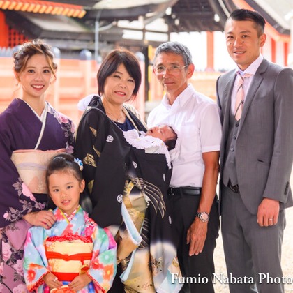 名畑文巨写真事務所が出張撮影した「出張撮影七五三・お宮詣り」の家族写真