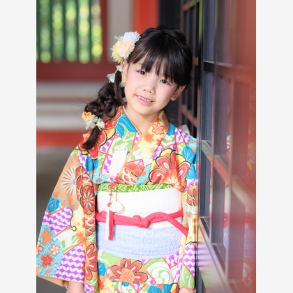 杉本 周平が出張撮影した五感の庭, ベビーキャリア, ネクタイが写った家族写真の出張撮影の写真