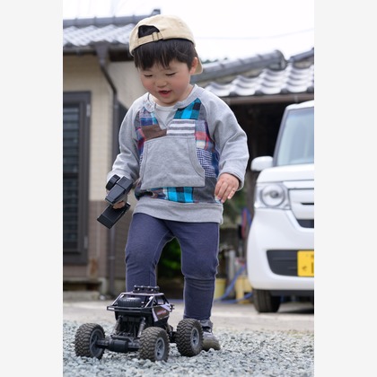 大塚由充が出張撮影した子供たちと遊ぶ, 子供たち, 食べるが写った家族写真の出張撮影の写真