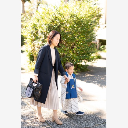 Takushi Yamamoto Photo Officeが出張撮影した「ポートレート」の家族写真